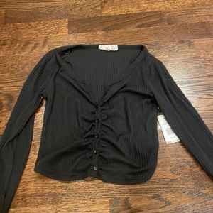 Kohls shirt NWT Black cropped lightweight sweater
